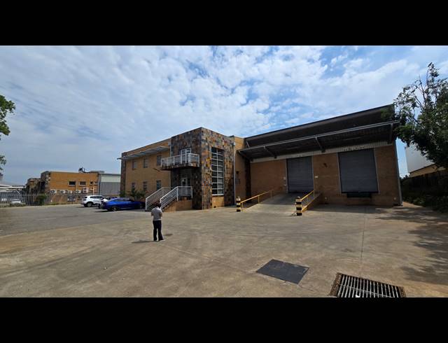 1,600M² WAREHOUSE TO LET IN SPARTAN